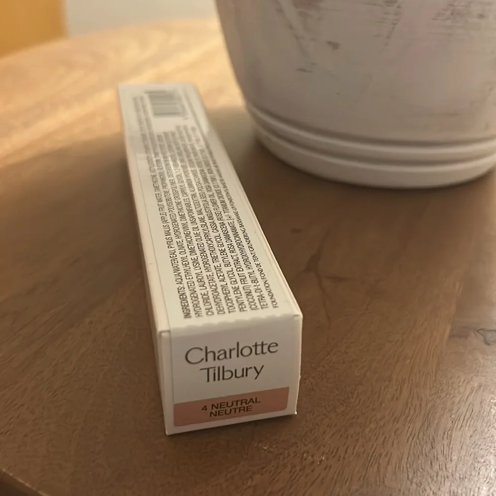 CHARLOTTE TILBURY B19 BEAUTIFUL SKIN FOUNDATION-4 NEUTRAL NIB